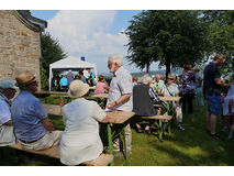 Nachfeier des Mährisch-Neustädter Wachsstockfestes an der Weingartenkapelle (Foto: Karl-Franz Thiede)